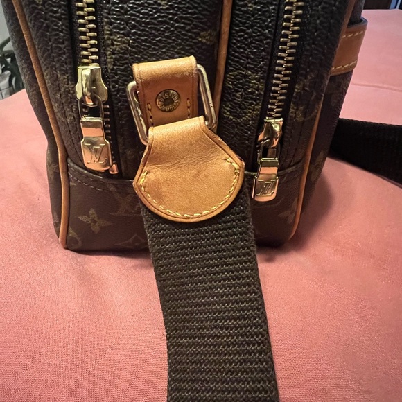 Louis Vuitton Reporter Crossbody Bag - Picture 3 of 6